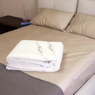 ARDES 423 ágymelegítő takaró 150x160 cm, fehér, kétzónás fűtéssel